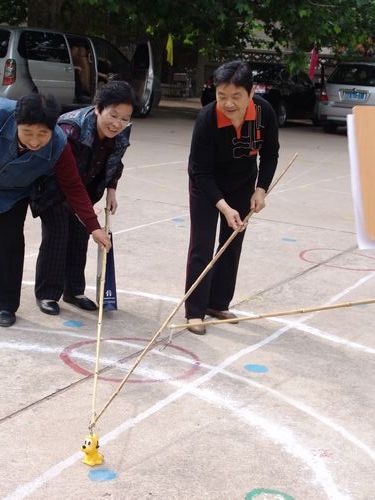 公司组织离退休干部参加省厅“2011年离退休人员运动会” 