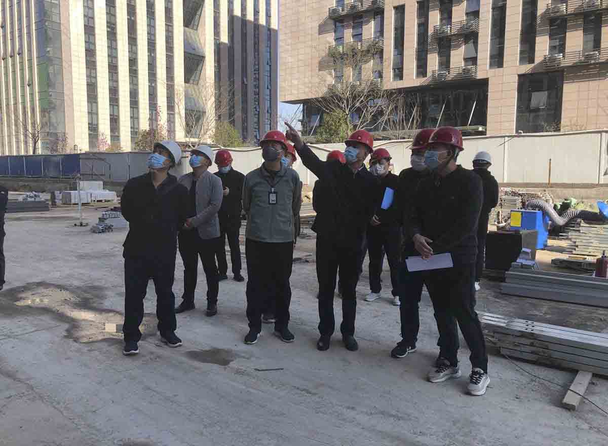 李智副书记现场检查公司总部三期建设项目防疫工作及工程建设情况